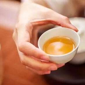 What is the Cloudiness After Cooling in Black Tea?