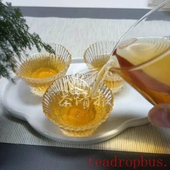 Why Drink Hot Tea in Summer?