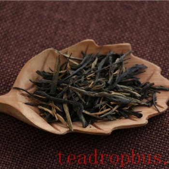 What are the taboos of drinking black tea, and who should avoid it?