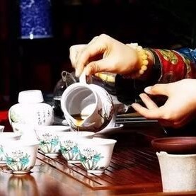 Drinking tea goes through no more than three stages: quenching thirst, savoring the taste, and uplifting the spirit.