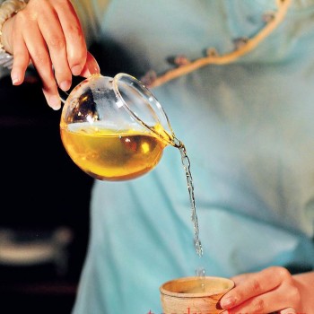 What are the health components in Pu-er tea?