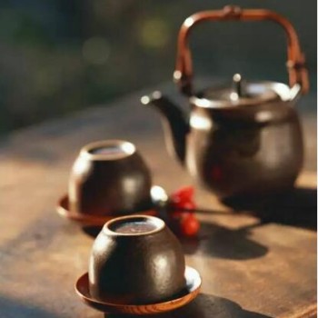From the Perspective of Traditional Chinese Medicine, What Are the Pros and Cons of Pu-erh Tea?