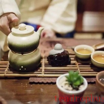 The Six Major Types of Chinese Tea and the Teapots They Pair Best With