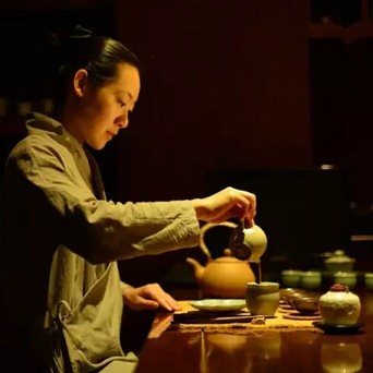 The Art of Tea Drinking: How Women of Different Age Groups Should Choose Their Tea?