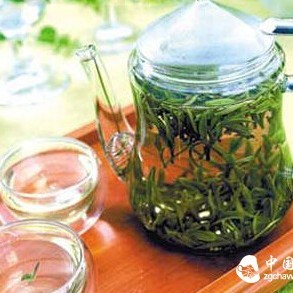 The Four Principles of Tea Drinking: "Early, Little, Light, and Warm"