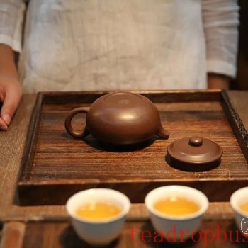 How to Clean a Purple Clay Teapot? Should You Soak the Pot in Tea Leaves?
