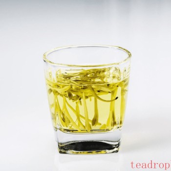 Three Tea Infusing Methods Using a Glass Cup