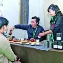 Tea Bonds Mountains and Seas, Aroma Drifts Across Straits