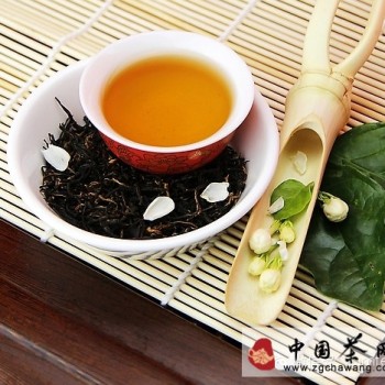 Adding Some Ginger to Tea Can Warm the Stomach and Stop Vomiting