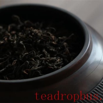 What is the typical moisture content of dried tea?