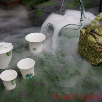 Tea as a Metaphor for Life: Seeking Tranquility Amidst the Hustle and Bustle, Tasting the True Essence of Living