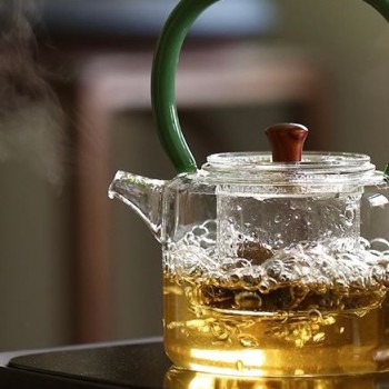 Warming Cups and Saucers, Each Piece of Tea Ware is a Poem of Wind and Fire