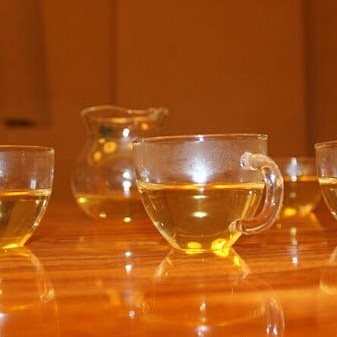 What are the common flavors of Pu-erh tea?