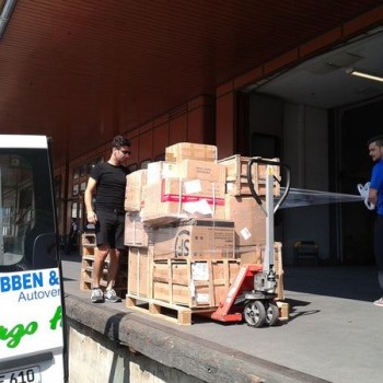 Parcels from China for the Berlin tea shop