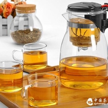 Who says you can-t drink tea quickly? Learn to use the Handy Brew cup, and have great tea by your side.