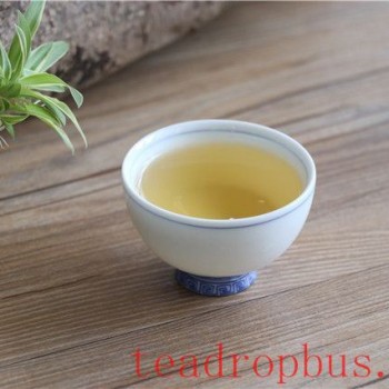 What are some tips for brewing different types of Pu-er tea?
