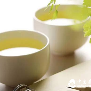 5 Foods Best Avoided When Drinking Tea