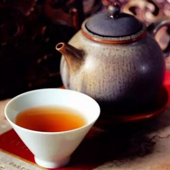 Tasting Dark Tea: Choosing the Right Teacup—Ceramic Cup's Sedimentation or Porcelain Cup's Vibrancy