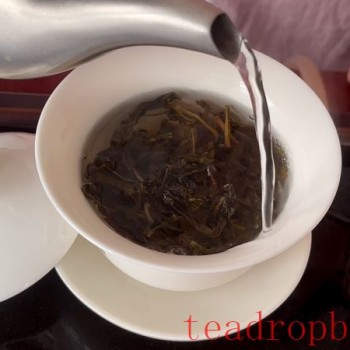 The Water Temperature for Brewing Yunnan Pu-er Tea: How to Control It