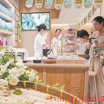 The Deep Fusion of Old Tea Towns and New Tea Drinks