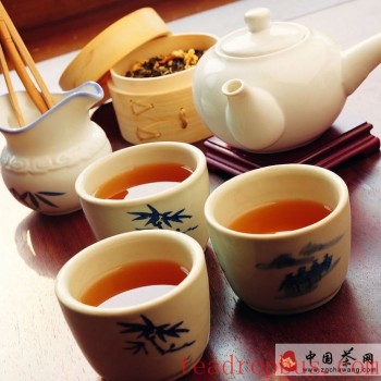 A Fine Tea Deserves a Fine Vessel