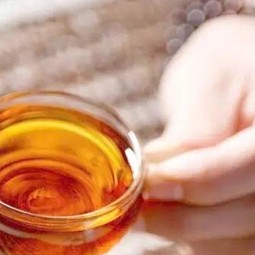 Drinking black tea regularly is good for your health, but tea leaves must not be consumed