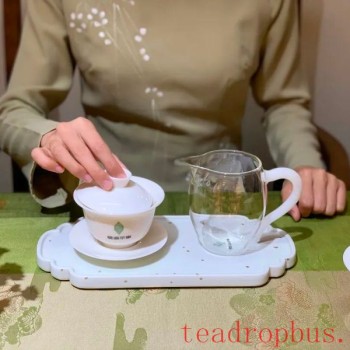 There’s a Spirit in Tea, Clear and Delicate when the Heart is Joyful, Tasteless when it’s Mundane