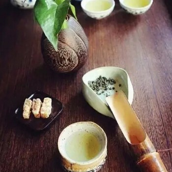 On rainy days with heavy humidity, you should drink these seven types of tea