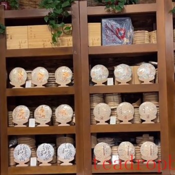 Judging the Quality of Pu-er Tea Storage