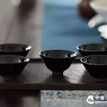 Washing Your Face with Tea Water Actually Has These Benefits.