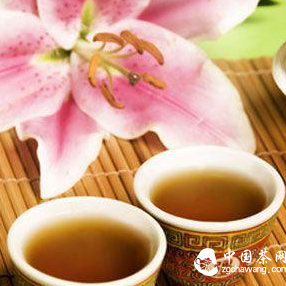 Why is drinking tea said to be good for the eyes?