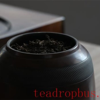 Should Tea Be Stored After Being Pried Open?