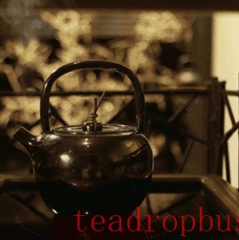 Cold Drinks &#038; Hot Tea: Which One is Better for Beating the Heat?