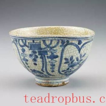 Experiencing the Beauty of a Tea Bowl in a Cup of Tea