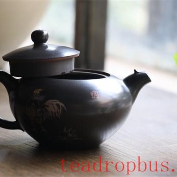 Why Drink Tea When the Weather is Hot?