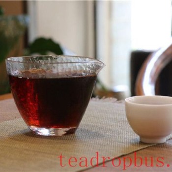 The Benefits of Drinking Pu-er Tea in Autumn!