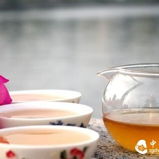 What tea to drink in spring? Drinking flower tea in spring refreshes and supports yang energy.