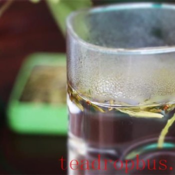 Autumn, the Perfect Time for Tea to Moisture the Lungs