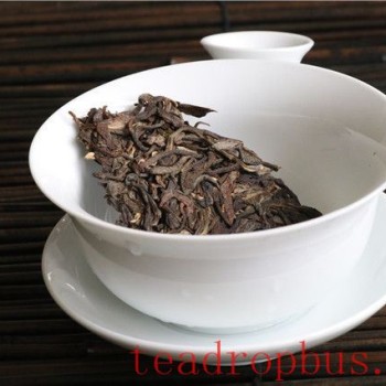 Taste the Aroma, Chew the Broth, Savor the Sweetness: Enjoying Pu-er Tea Isn-t That Complicated