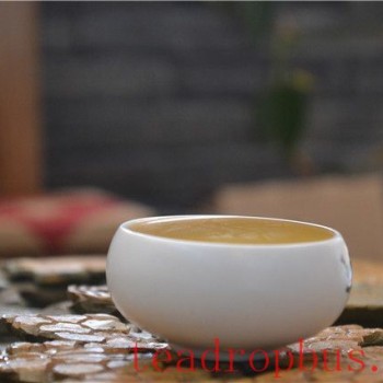 What Does the Term "Thickness" in Tea Tasting Refer to?