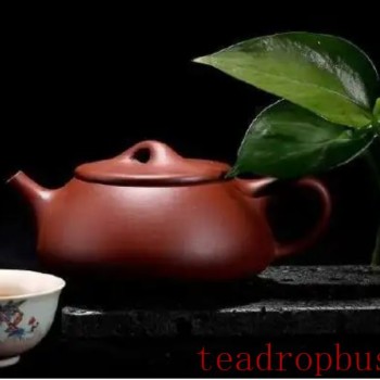 Puer Tea: Is it Better to Brew with a Gaiwan or a Teapot?