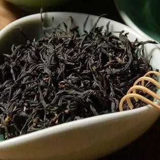Xiaozhong, Dianhong, Qihong: Distinct Personalities