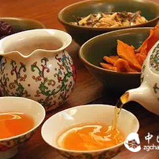 People with tooth sensitivity can chew some tea leaves for relief