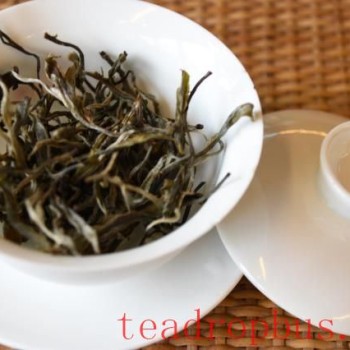 What is the appropriate water-to-tea ratio for raw Pu-er?