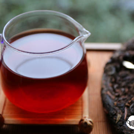 Why are Pu-erh tea cakes tightly compressed instead of stored loose?