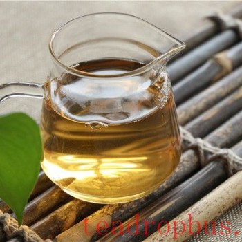 How to Brew and Drink Pu-er Tea Cake from Yunnan