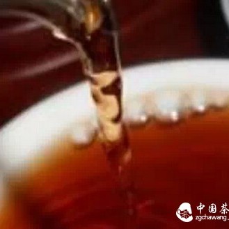 Why is Pu'er Tea Divided into Loose Tea and Tea Cakes?