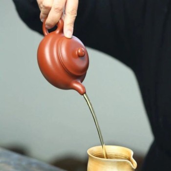 Scalding a Purple Clay Pot Before Tea: What Are the Purposes Beyond Warming the Cup?