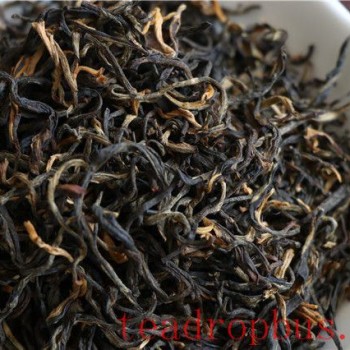 What are the benefits and effects of black tea?