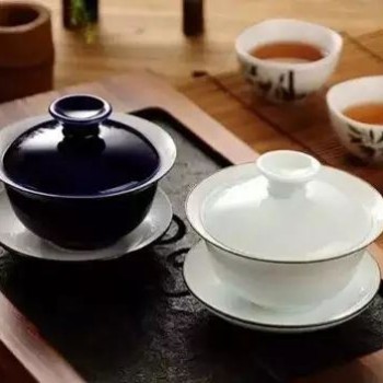 Brewing Tea: How to Use a Gaiwan Without Burning Your Hands?